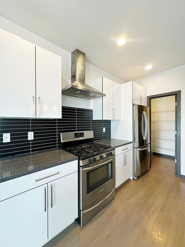 Building Photo - 3Bd/3Ba Seattle Townhouse