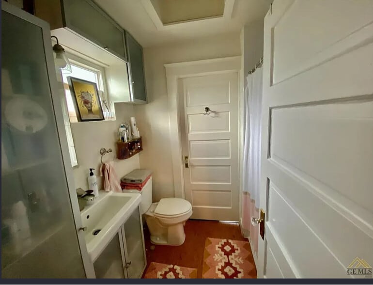 Building Photo - 1725 Maple Ave