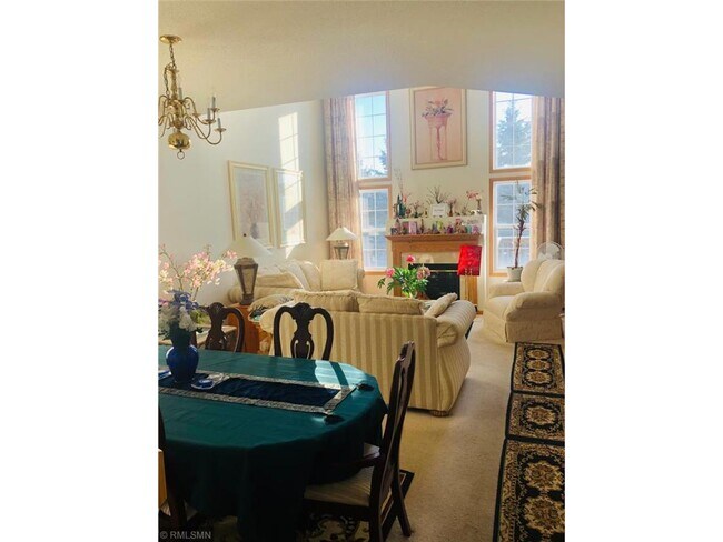 Building Photo - 15222 Florist Cir