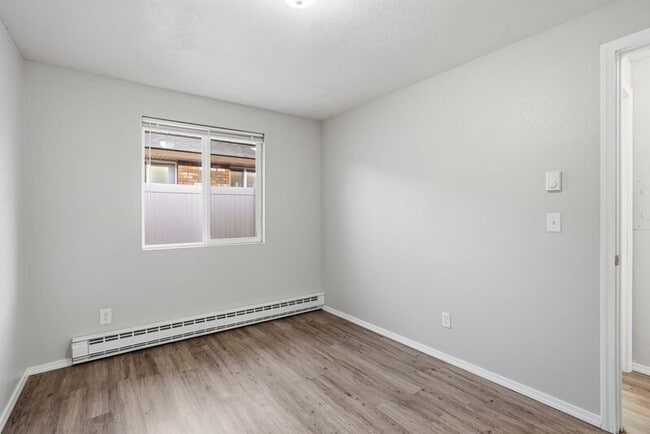 Building Photo - 1334 W Garland Ave