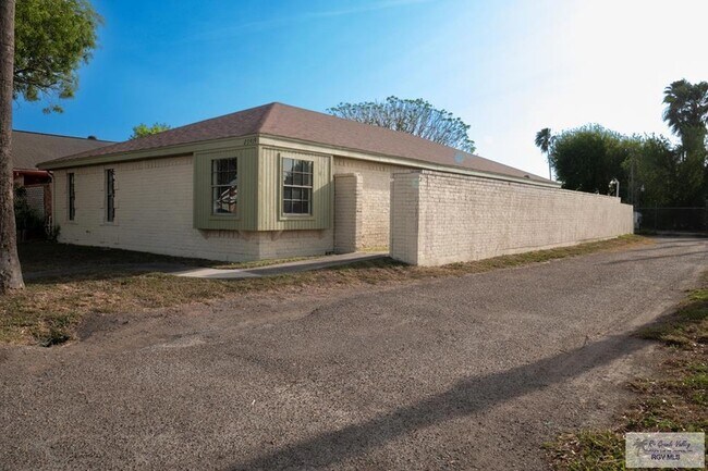 Building Photo - 23919 Ellie Ln