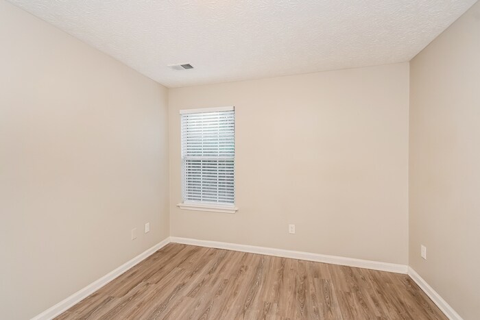 Building Photo - 3755 Jasmine Ln SW