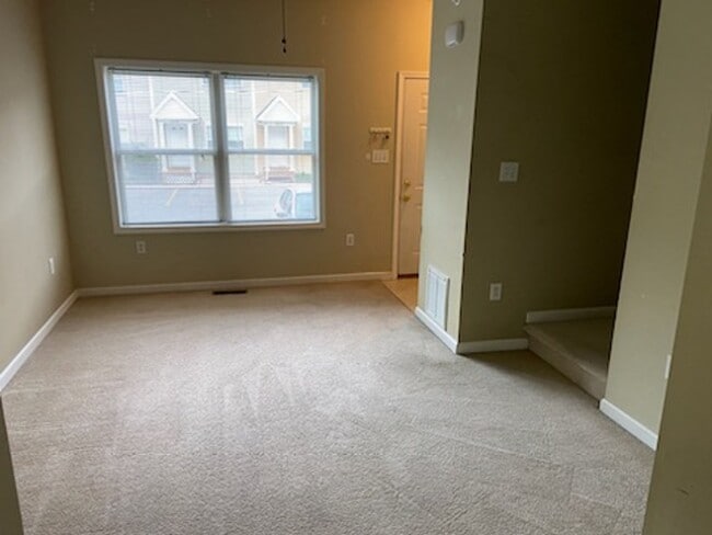 Building Photo - Townhouse located at Pikes Place