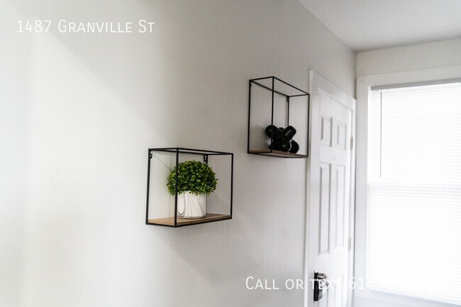 Building Photo - 1487 Granville St