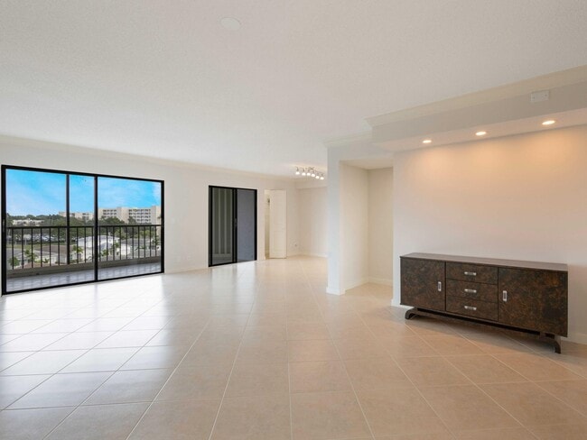 Building Photo - 7380 S Oriole Blvd