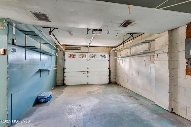 Building Photo - 16 Burdge Dr