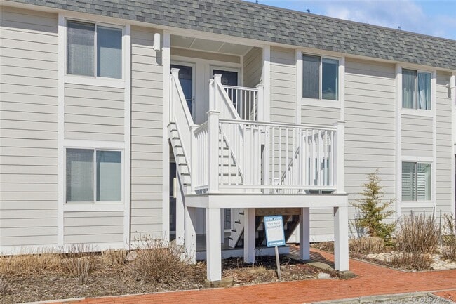 Building Photo - 16 Navy Rd