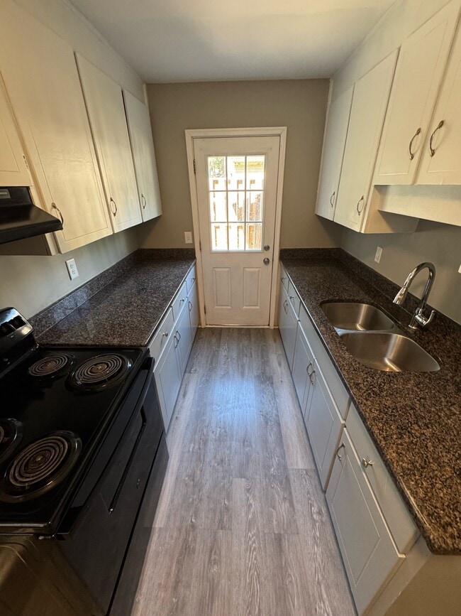 Building Photo - 127 Aqua Ct