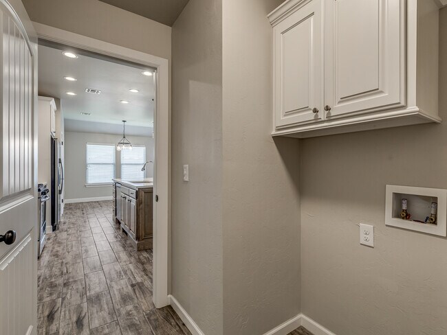 Building Photo - 4505 Black Mesa Ln