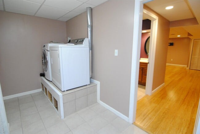 Building Photo - 78 Cadogan Way