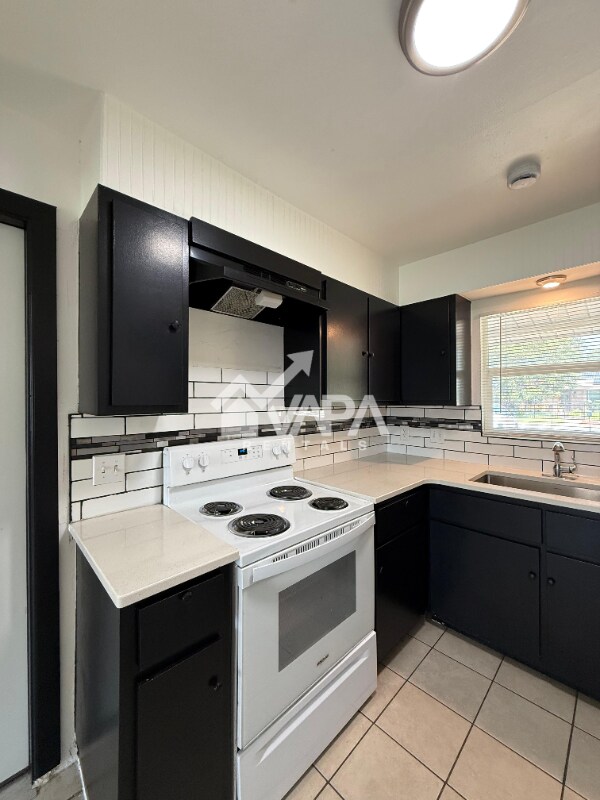 Building Photo - 4210 Dauphine Dr