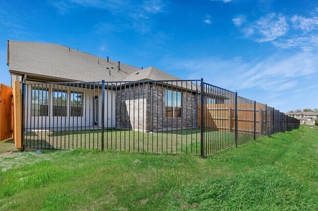 Building Photo - 2500 Forest Creek Dr