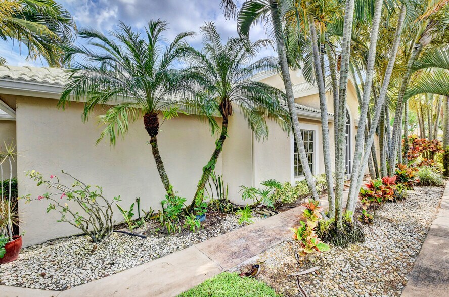 Building Photo - 6132 Greenspointe Dr