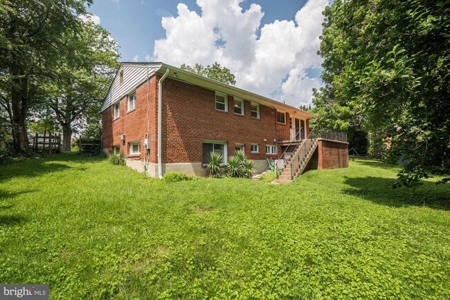 Building Photo - 6520 Lone Oak Ct