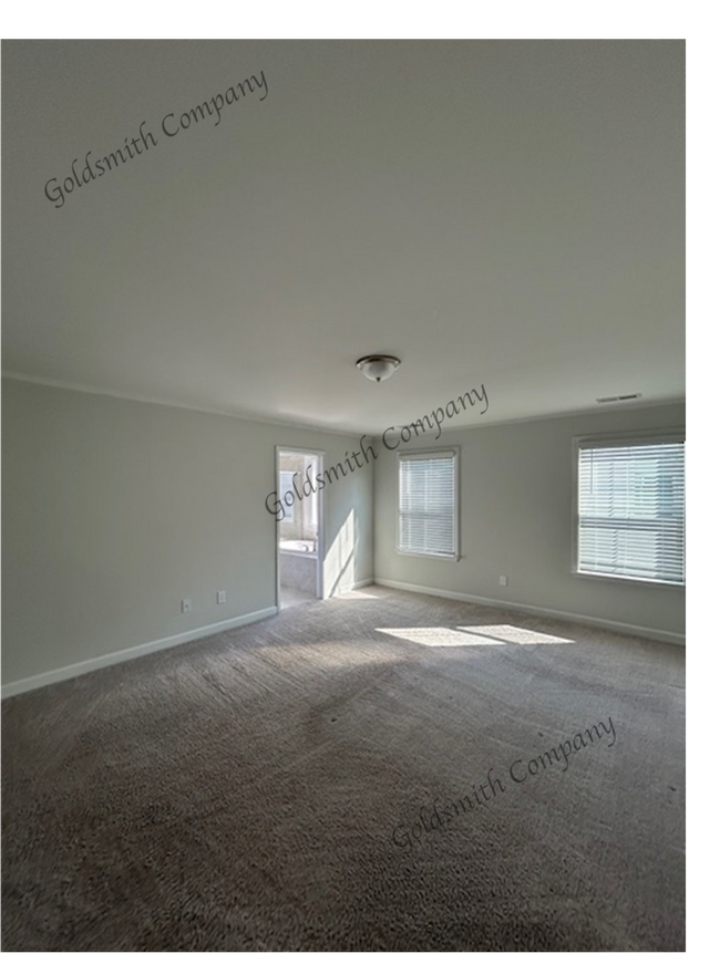 Building Photo - "Spacious Elegance Awaits: 5-Bedroom, 4.5-Bath Gem on Plumblee Lane!"