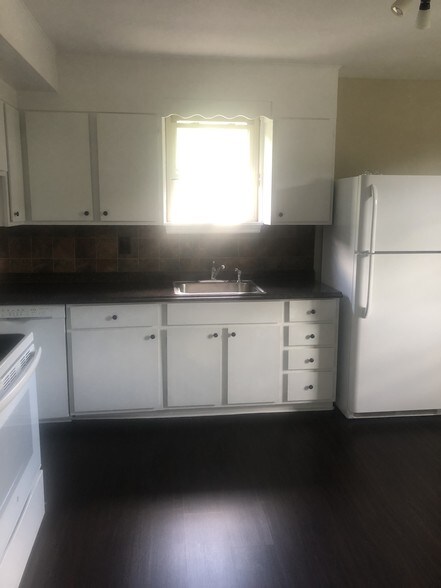 Kitchen - 730 Clevio St