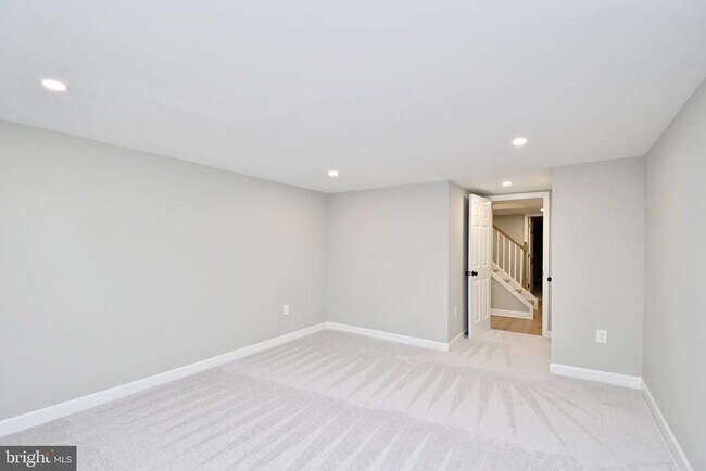 Building Photo - 7100 N Roxbury Mill Rd