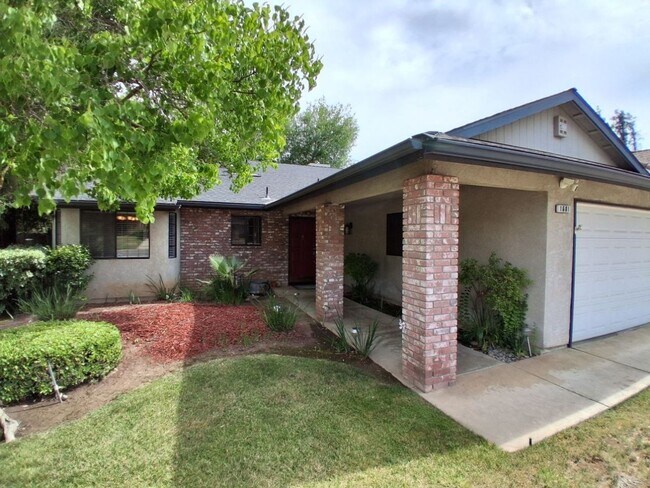 Building Photo - Charming Well-Maintained 3-Bed Fresno House!