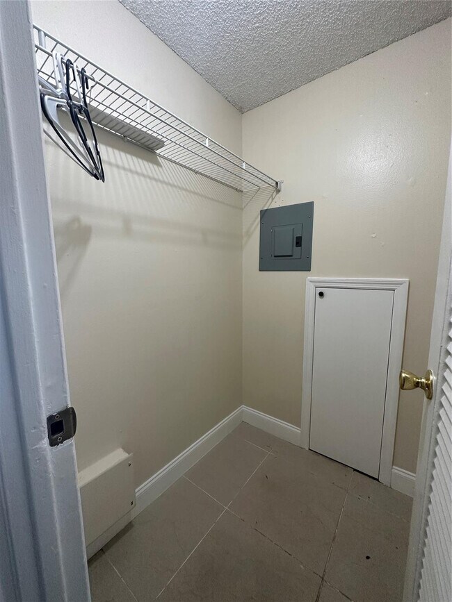 Building Photo - 17911 Ave