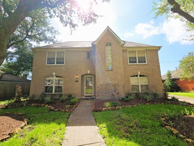 Building Photo - 2502 Fairwind Dr