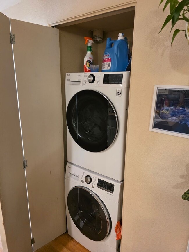 Building Photo - 2 bedroom home in downtown Carlsbad walking distance to the beach