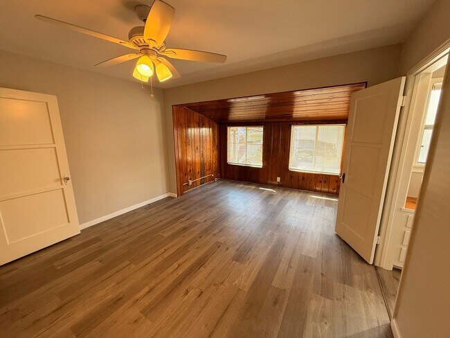 Building Photo - 2nd St., 829-831