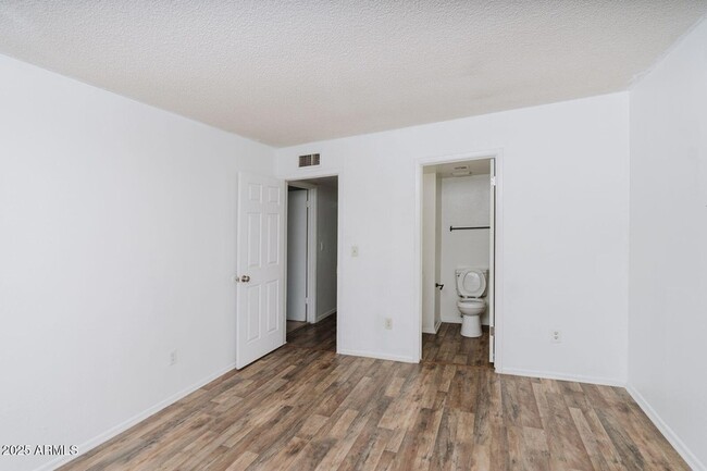 Building Photo - 2690 N 43rd Ave