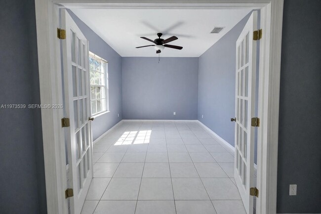 Building Photo - 2502 W 10th St