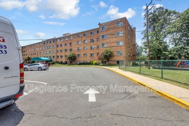 Building Photo - 5111 8th Rd S