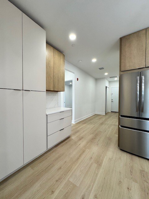 Building Photo - 85 W High St