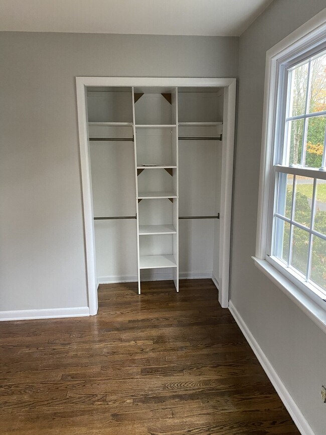 Building Photo - 13 Ellen Lane