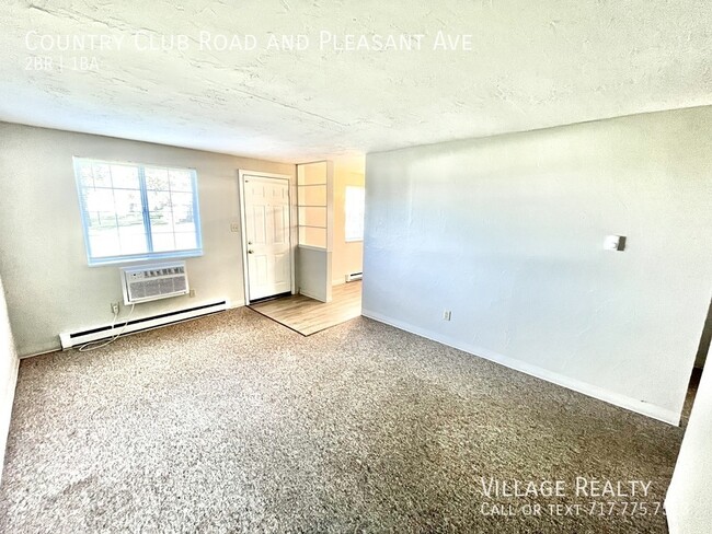 Building Photo - Roomy, remodeled 2-bed w/ on-site laundry ...