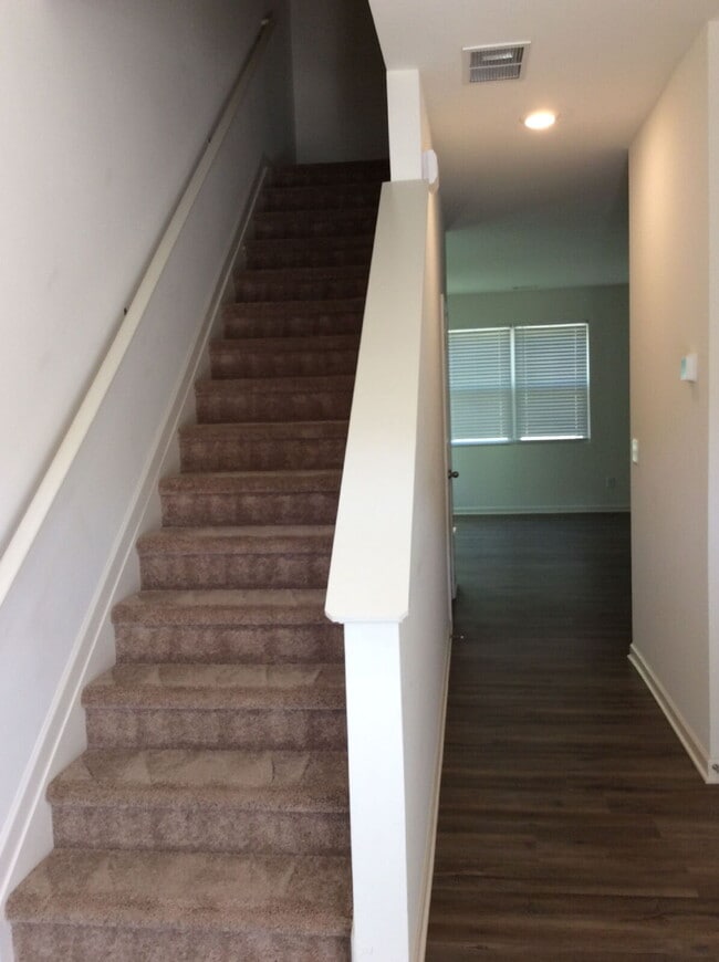 Building Photo - Newer Decatur Townhome