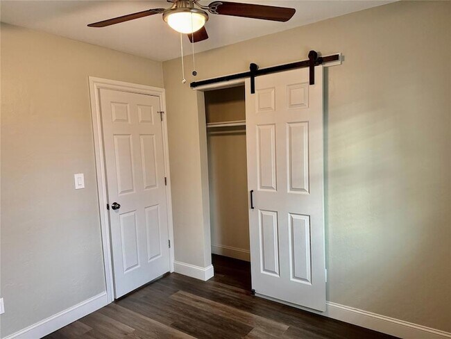 Building Photo - 509 Meadow Lake Dr