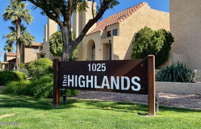 Building Photo - 1025 E Highland Ave