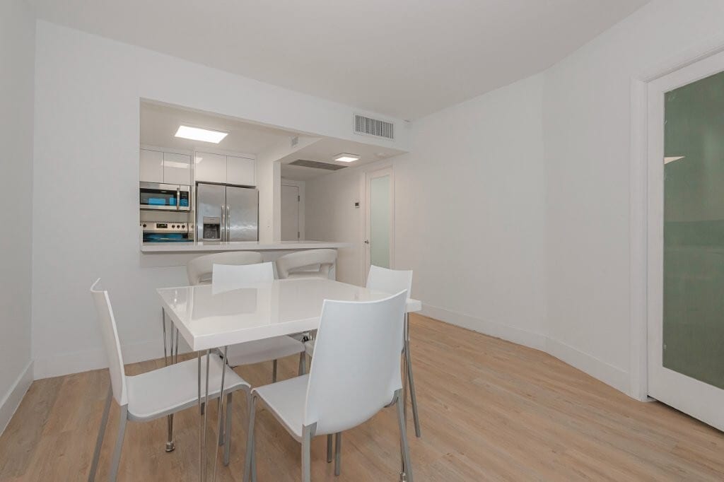 Building Photo - 2301 Collins Ave