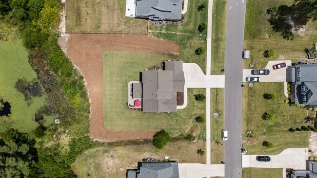 Building Photo - 130 Amelia Dr