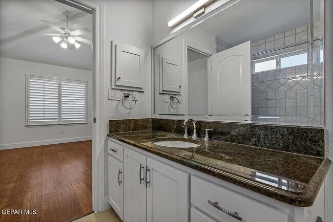 Building Photo - 6528 Calle Placido Dr