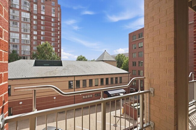 Building Photo - Experience elevated city living in this beautifully maintained residence ideally situated in the ...