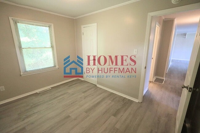 Building Photo - Three Bedroom House  | Attached Garage
