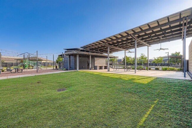 Building Photo - 112 Cupreata Ln