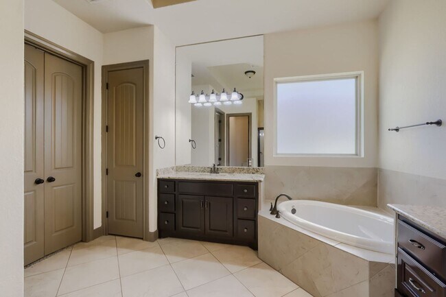 Building Photo - 5923 Dewdrop Ln