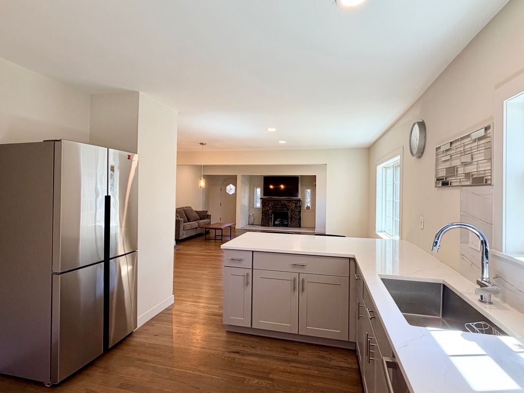 Building Photo - 557 S University Blvd