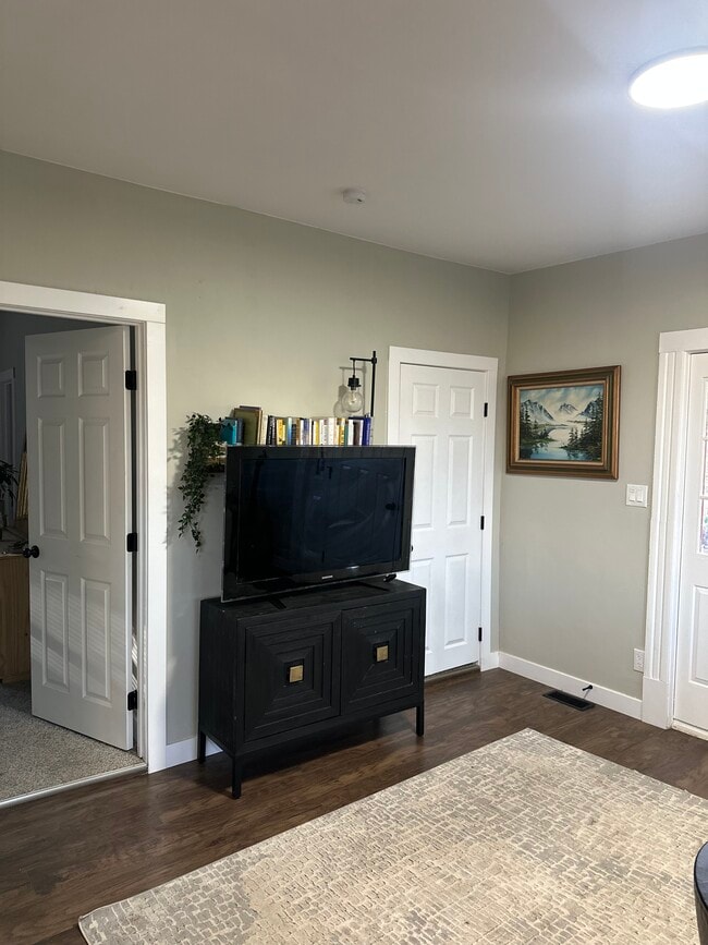 Building Photo - 3601 W Pikes Peak Ave