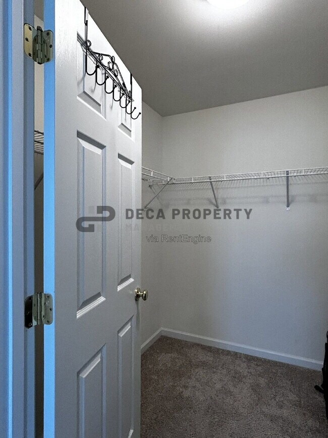 Building Photo - 288 Crestfield Ct