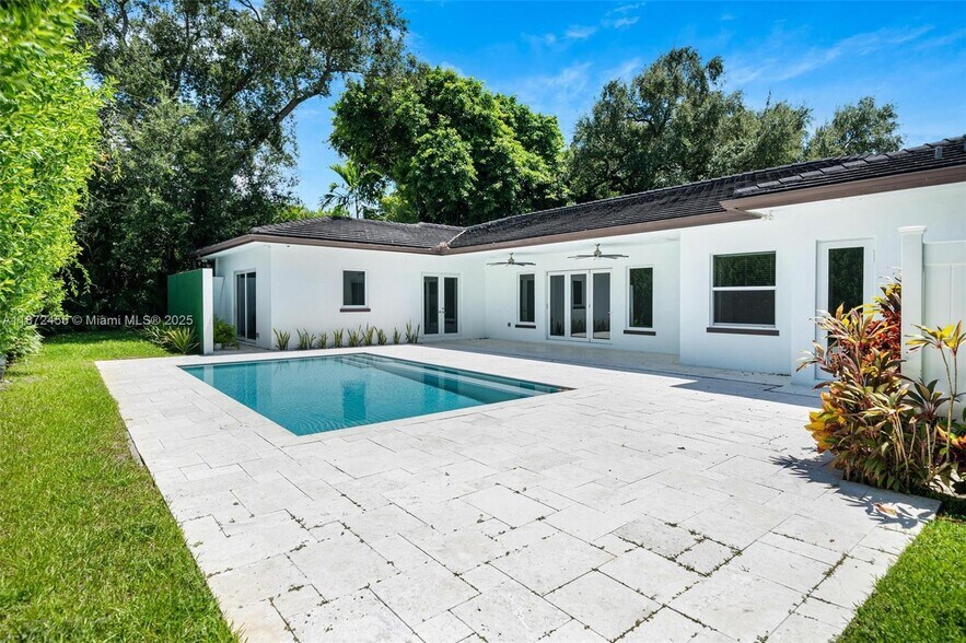 Building Photo - 511 Madeira Ave