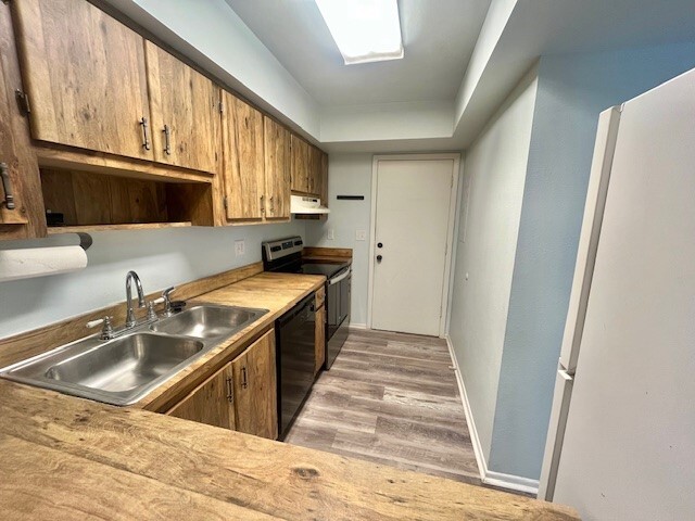 Building Photo - 1849 Bough Ave