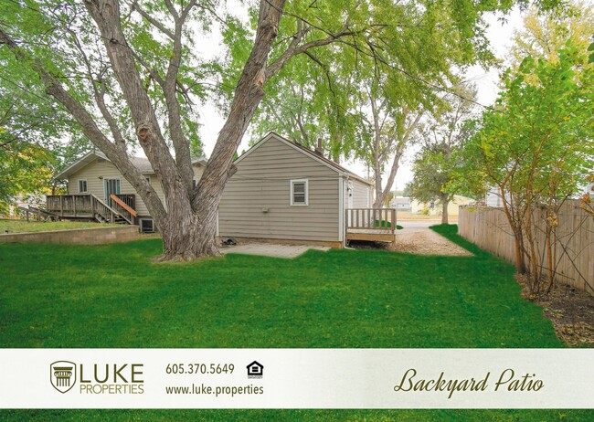 Building Photo - 1417 S Van Eps Ave