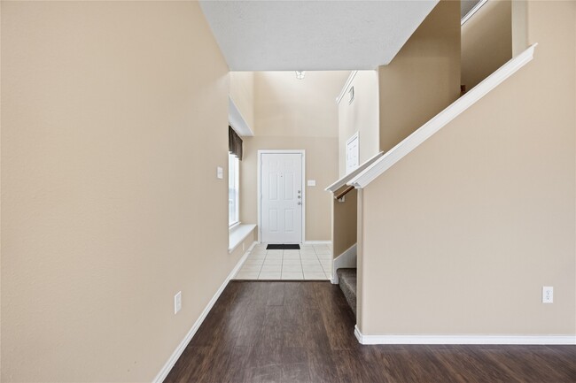 Building Photo - 8813 Elm Drake Ln