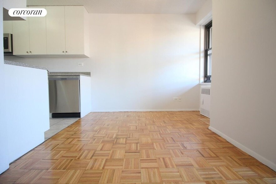 Building Photo - 175 W 90th St